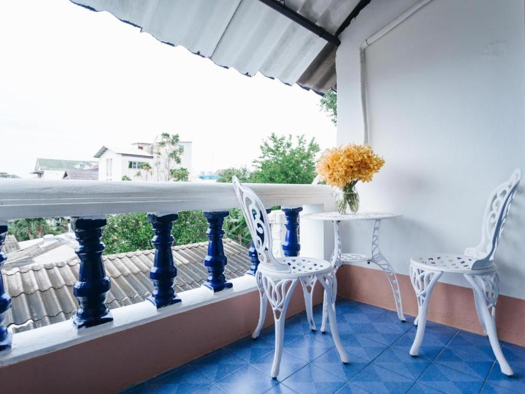 Rendezvous Oldtown Chiangmai Hotell Chiang Mai Exteriör bild