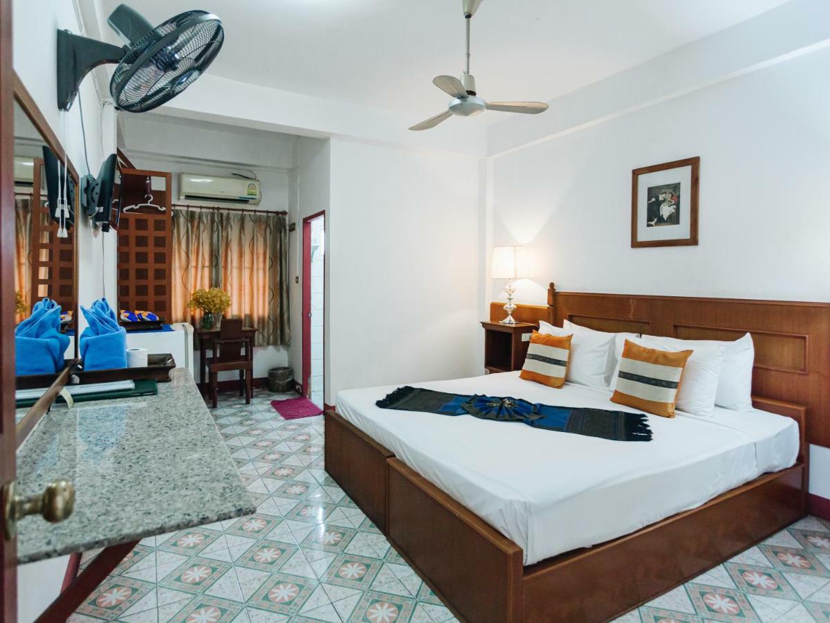Rendezvous Oldtown Chiangmai Hotell Chiang Mai Exteriör bild