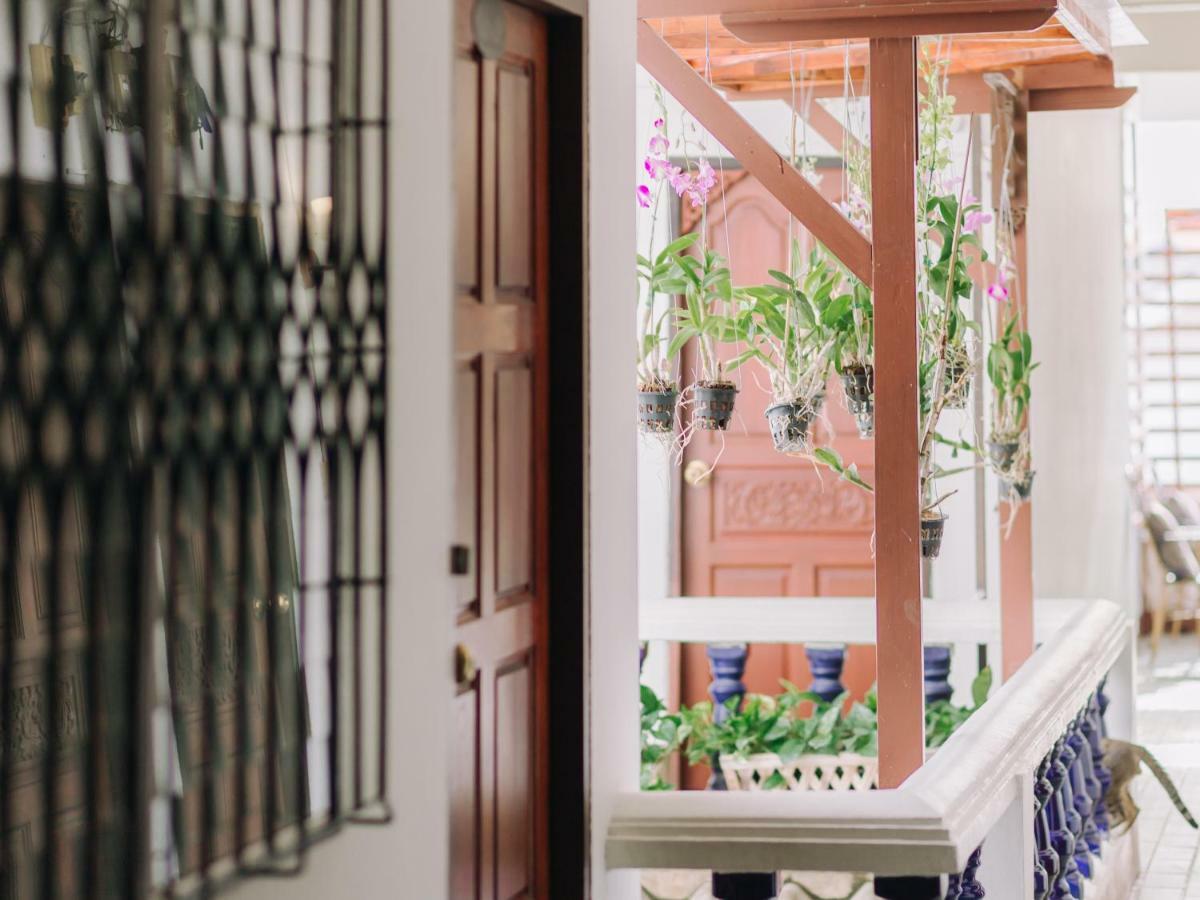 Rendezvous Oldtown Chiangmai Hotell Chiang Mai Exteriör bild